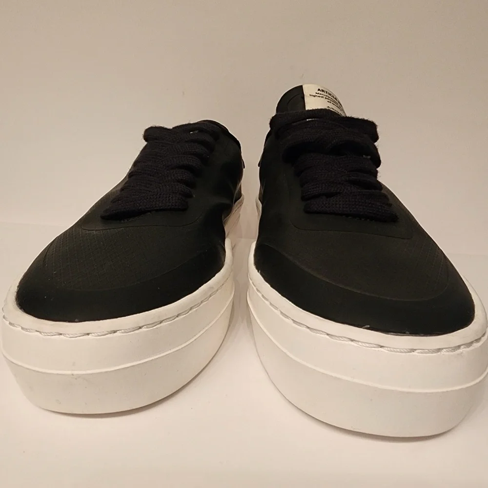 Article No. Black Casual Running Low-Top Sneakers Men’s Black & White Size 7